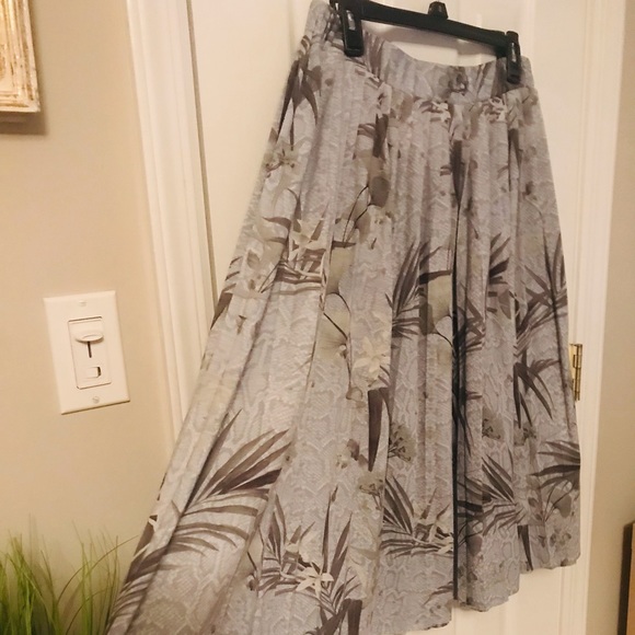 #028. Ted Baker London Estie Highland pleated floral print 🌴 midi skirt - Picture 5 of 12